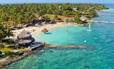 Tour por Isla Múcura – Mar, manglar y bioluminiscencia